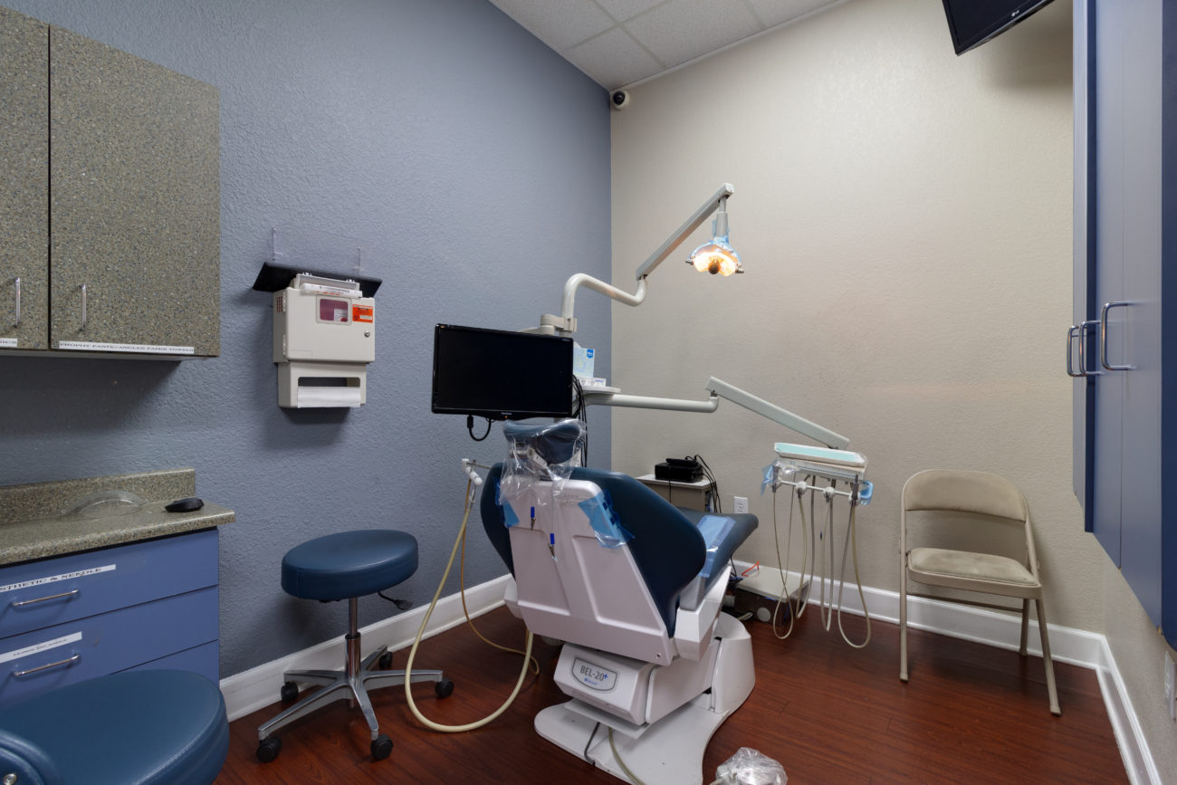 Dentist in East Lancaster CA Smile Dental Group
